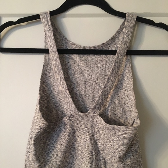 Grey Crop Top With V-Back - Picture 2 of 3